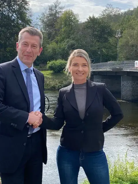 Managers lend a hand - Thomas Gebhardt bei Versicherungen Gebauer Nadine Gebauer von Versicherungen Gebauer in Ziegenrück und Thomas Gebhardt