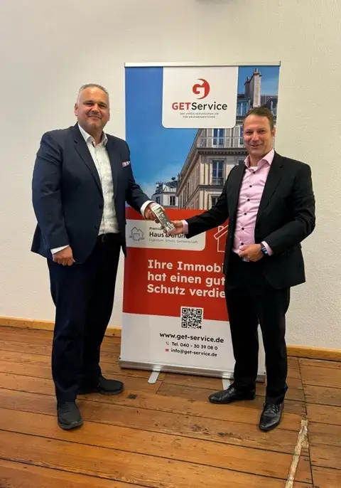 Managers lend a hand - Antonio Niemer bei der GETService GmbH Kai Göttker von der GETService GmbH in Hamburg und Antonio Niemer
