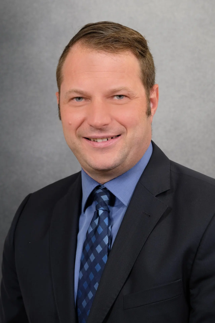 Antonio Niemer, Vorstand der Waldenburger Versicherung AG