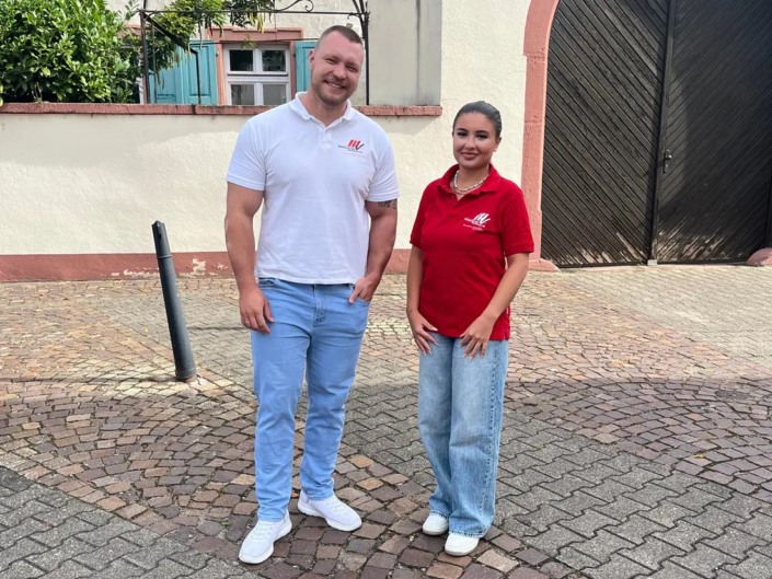 Ausbilder und Auszubildende der Waldenburger Versicherung